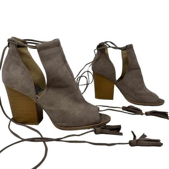 QUPID Madelynn Heeled Booties SZ 9 Peep Toe Tan Suede Strappy Heels Boho Indie - Picture 16 of 16